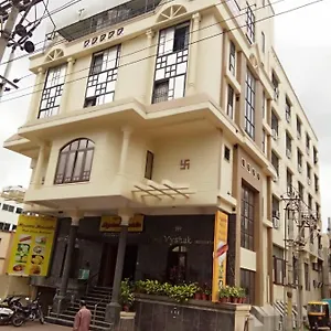 vyshak-international-hotel.mysorehotels.org/